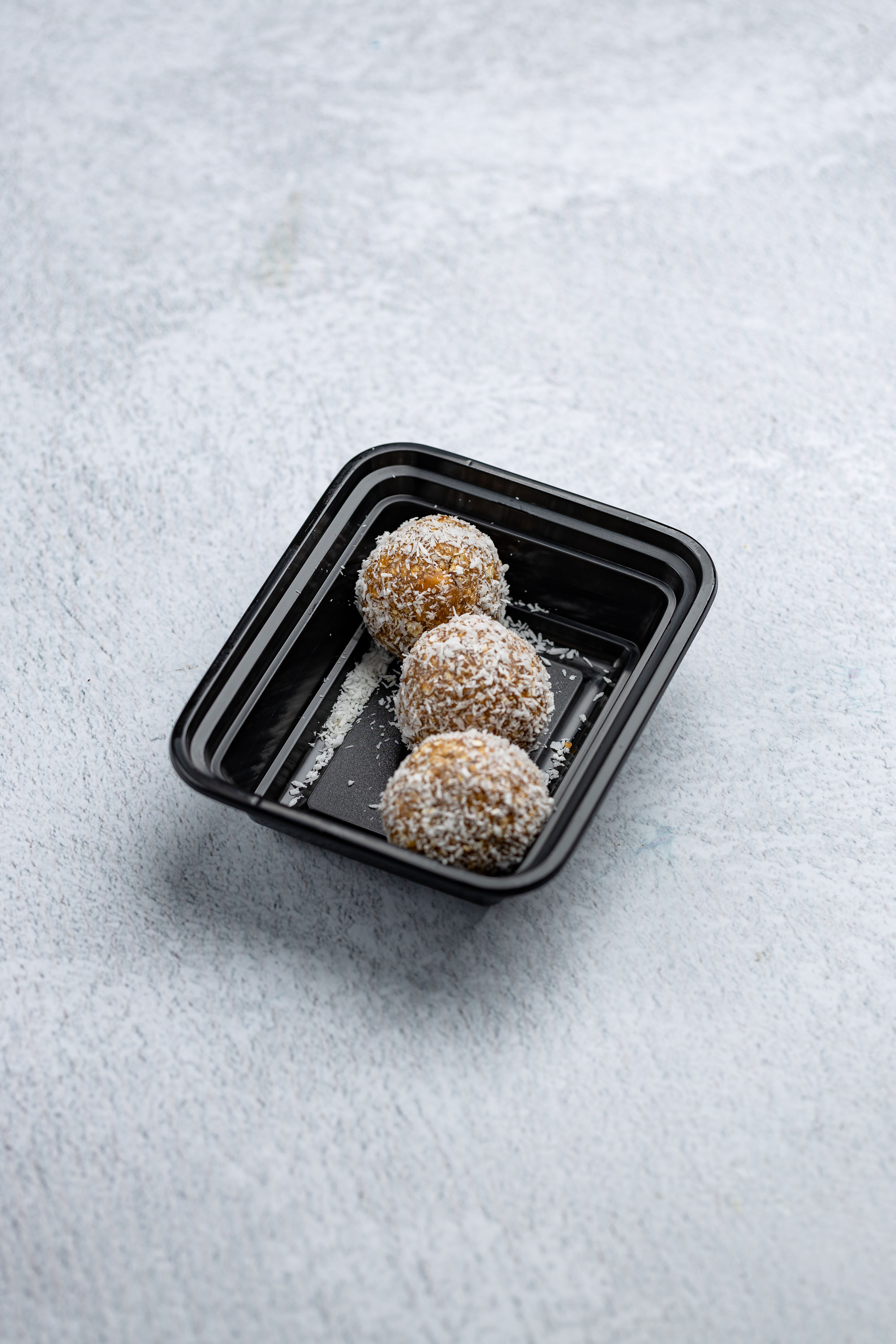COCONUT PROTEIN BALLS